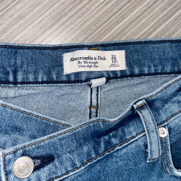 Abercrombie High Rise Jeans - Picture 2 of 3
